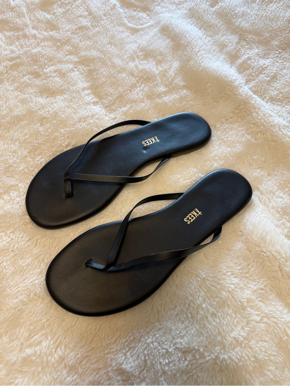 TKEES Black Slim Strap Sandals NWOT